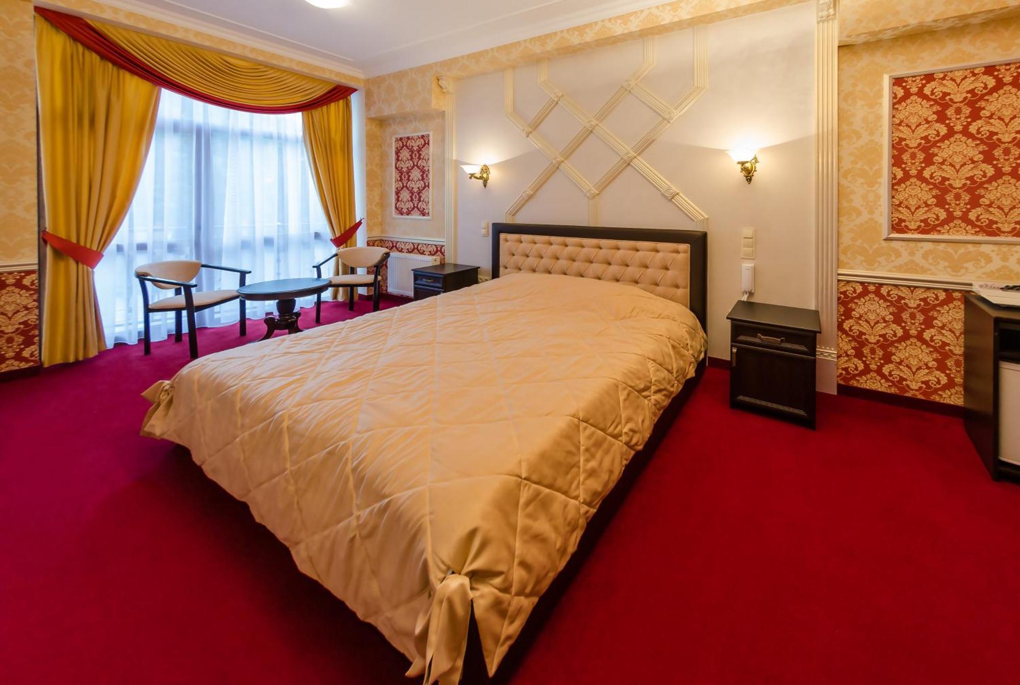 Franz Hotel&Restaurant Ivano-Frankivsk Exteriör bild