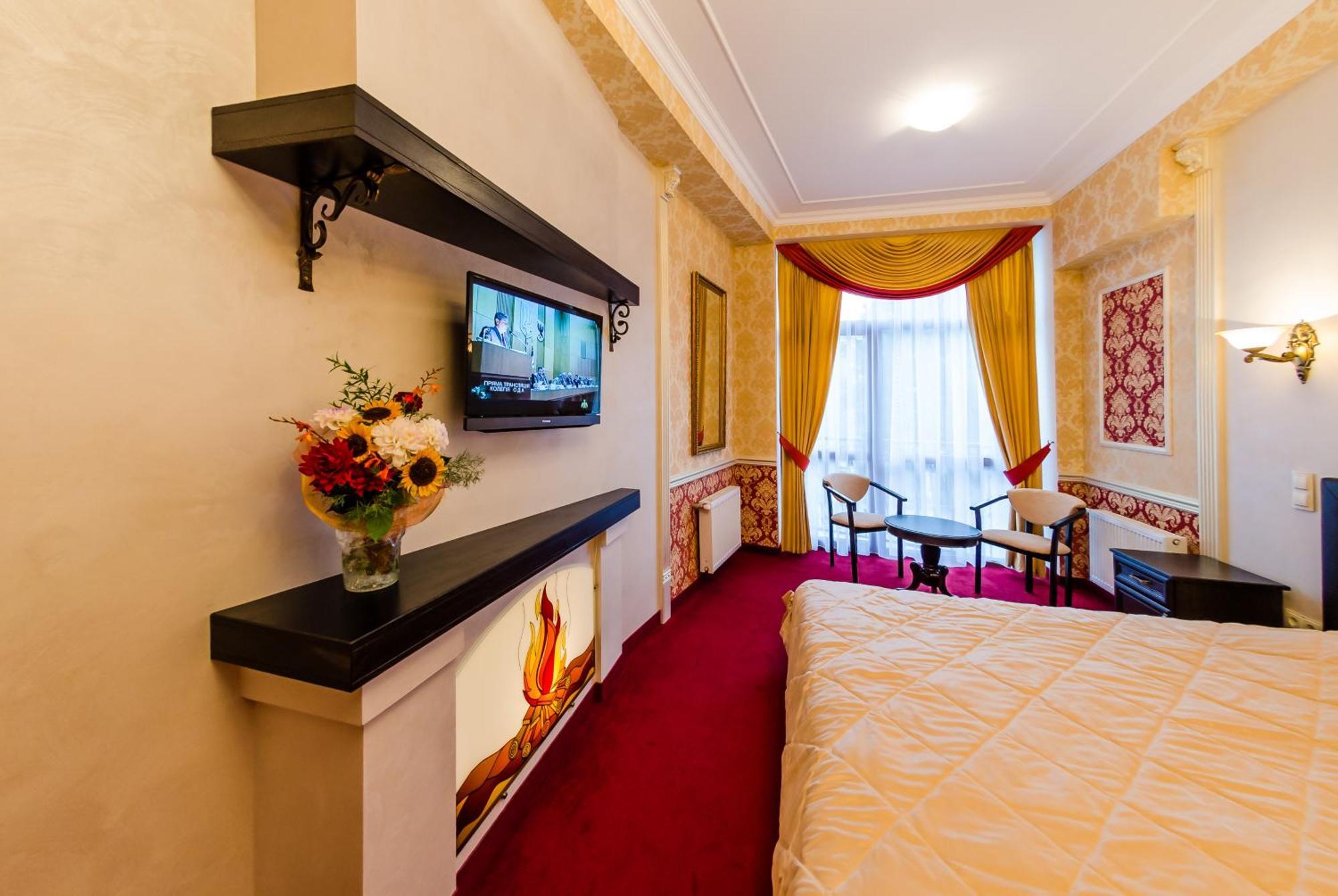 Franz Hotel&Restaurant Ivano-Frankivsk Exteriör bild