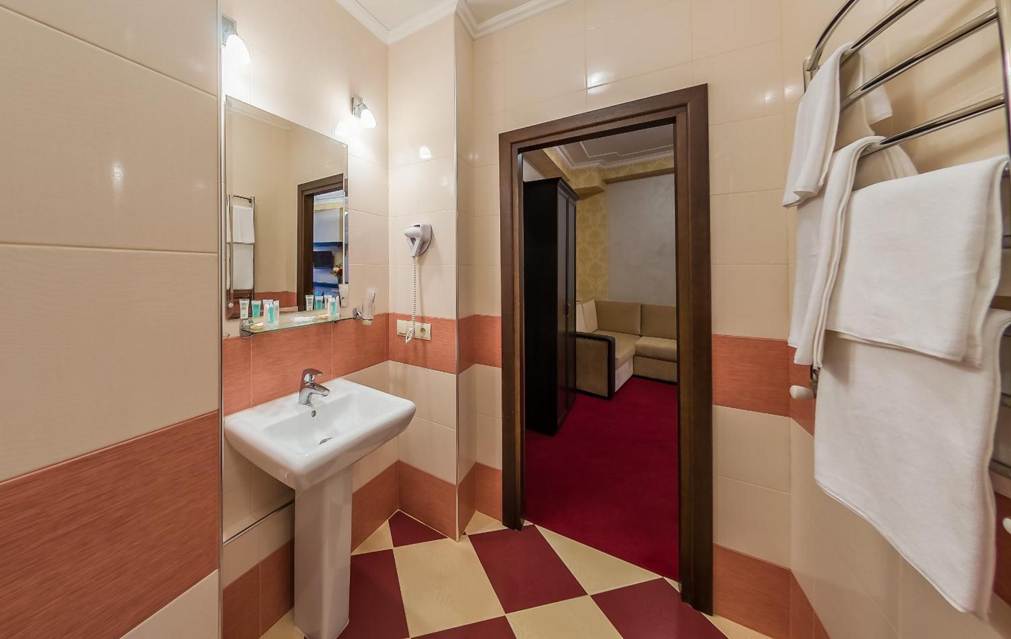 Franz Hotel&Restaurant Ivano-Frankivsk Rum bild